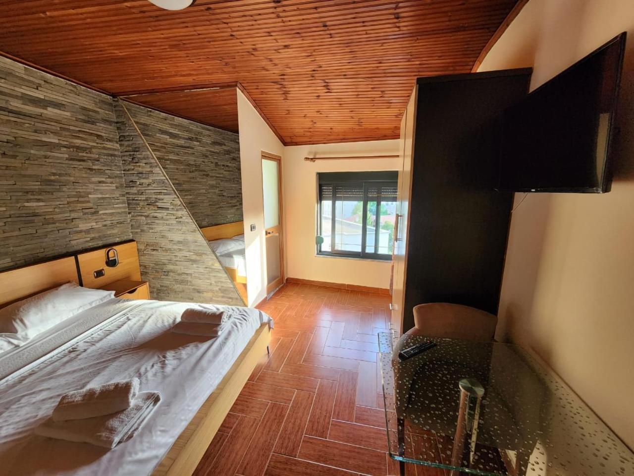 Hotel La Villa Тирана Екстер'єр фото