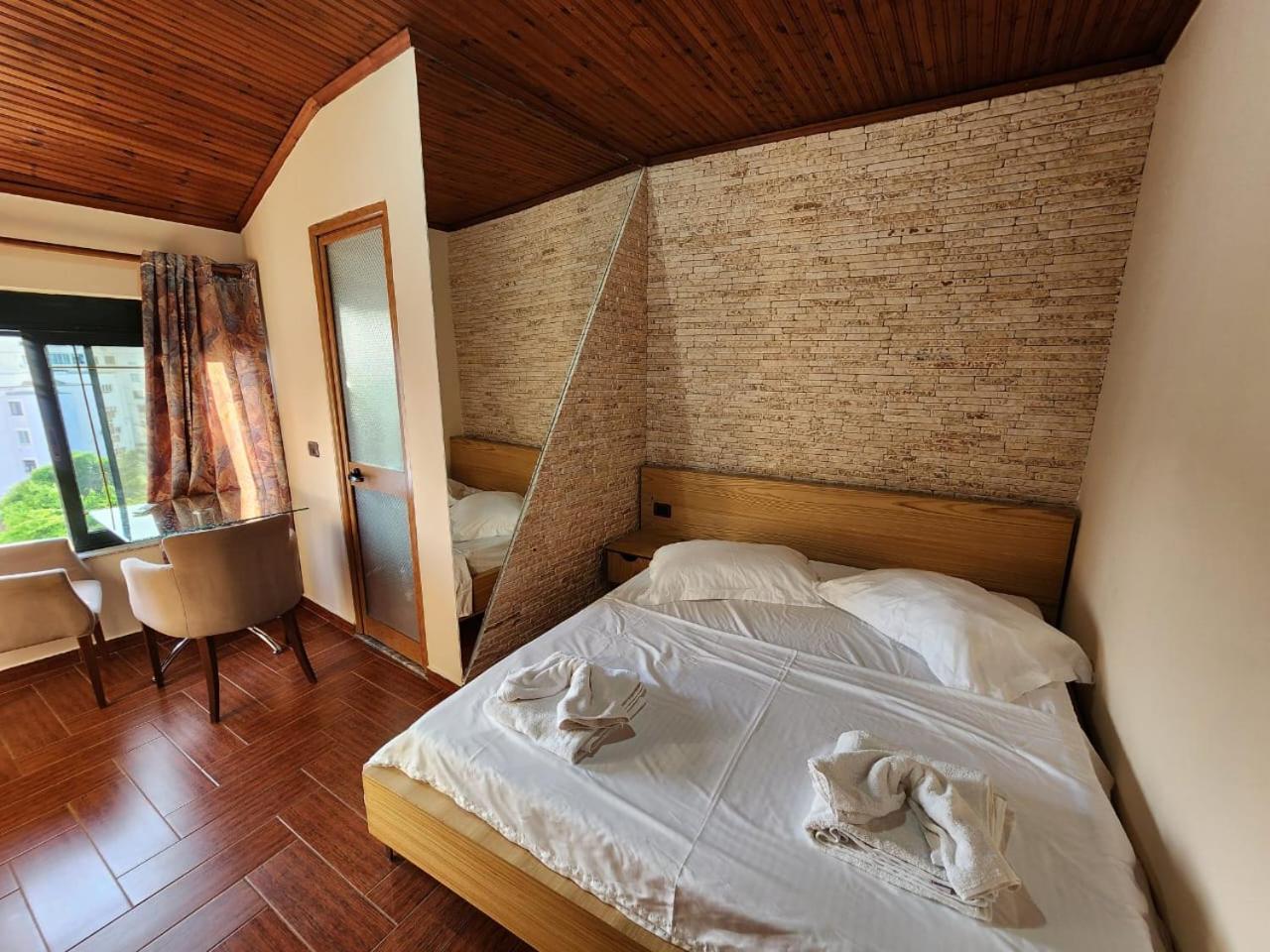 Hotel La Villa Тирана Екстер'єр фото