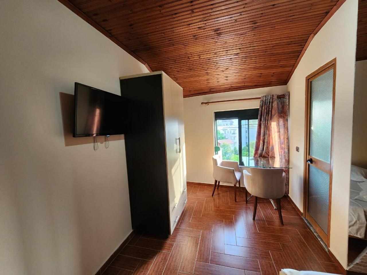 Hotel La Villa Тирана Екстер'єр фото