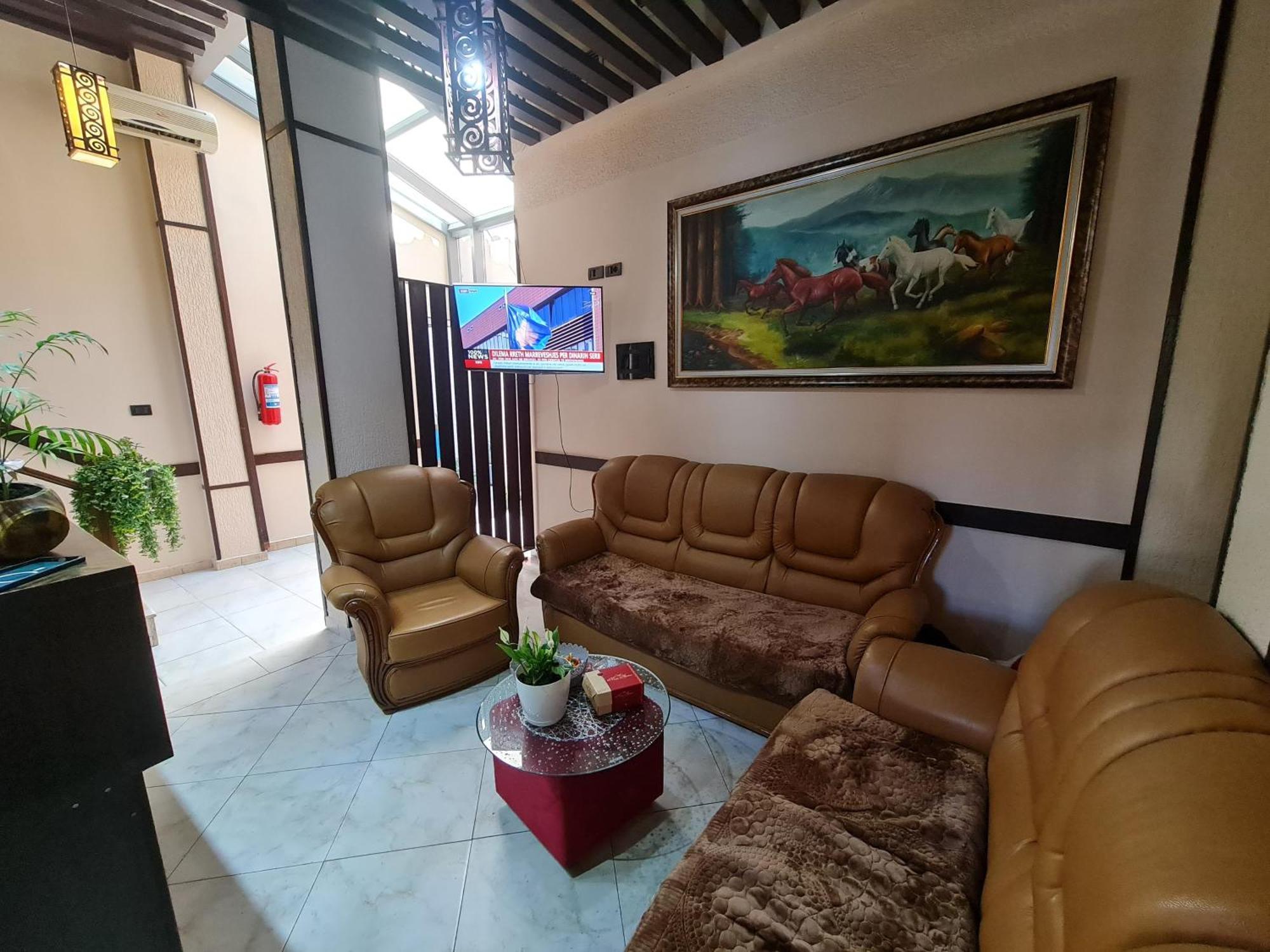 Hotel La Villa Тирана Екстер'єр фото