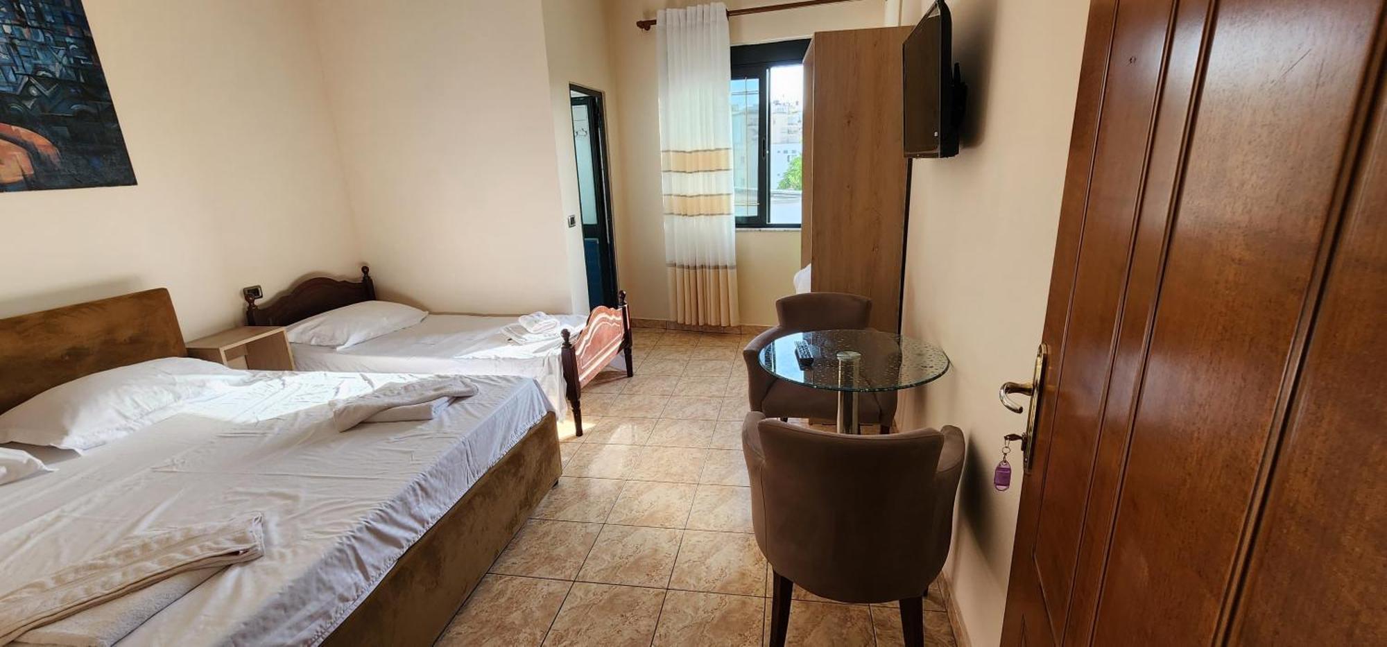 Hotel La Villa Тирана Екстер'єр фото