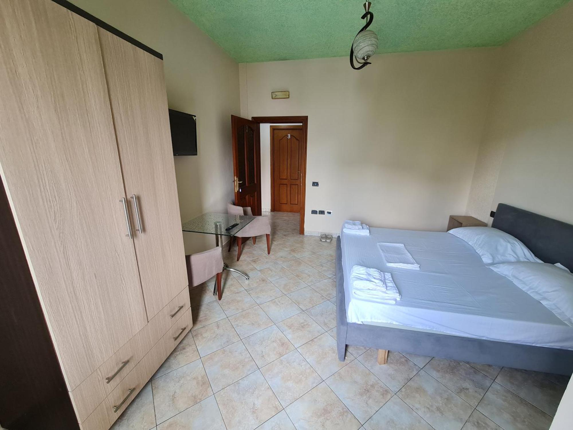 Hotel La Villa Тирана Екстер'єр фото