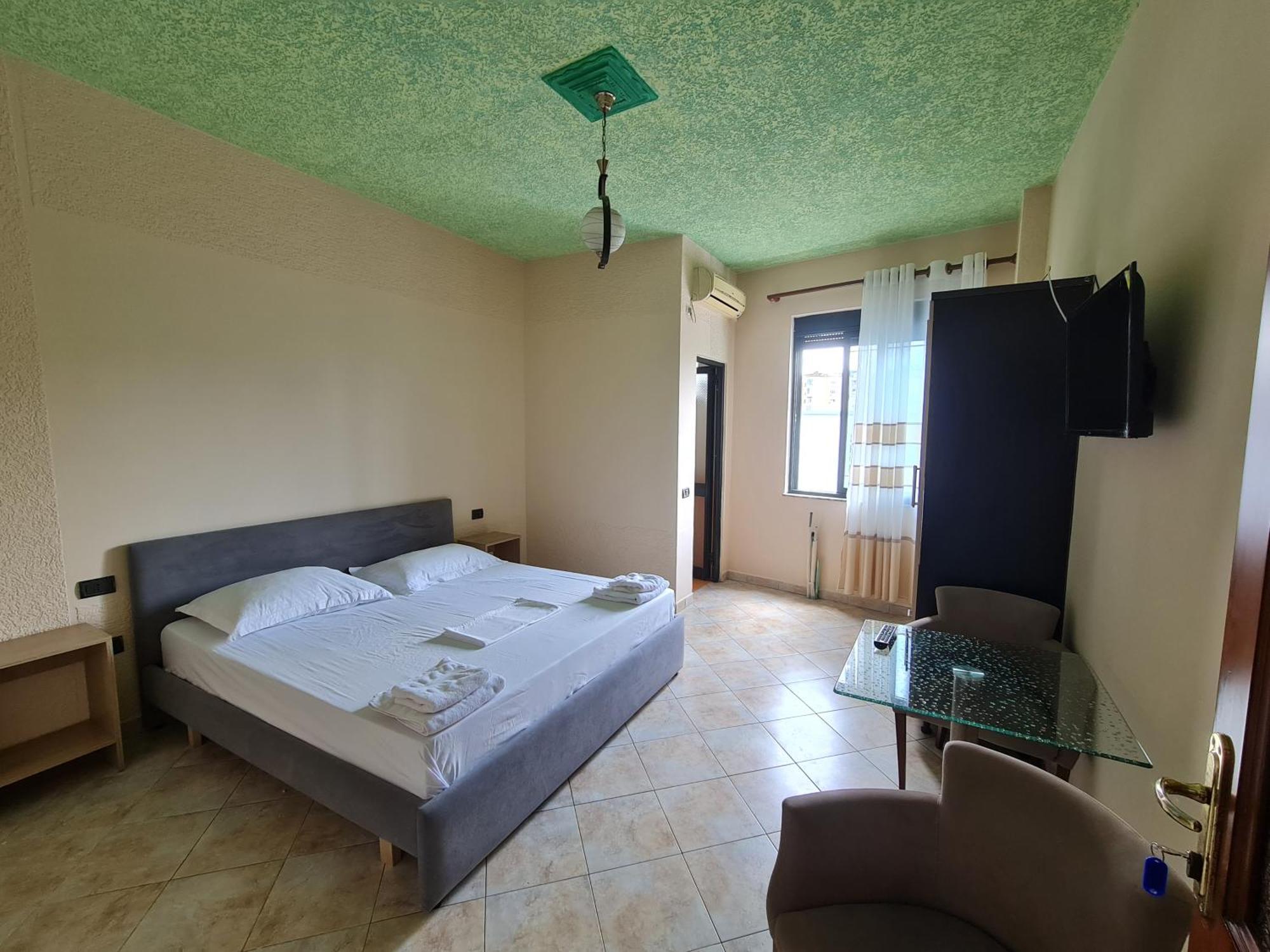 Hotel La Villa Тирана Екстер'єр фото