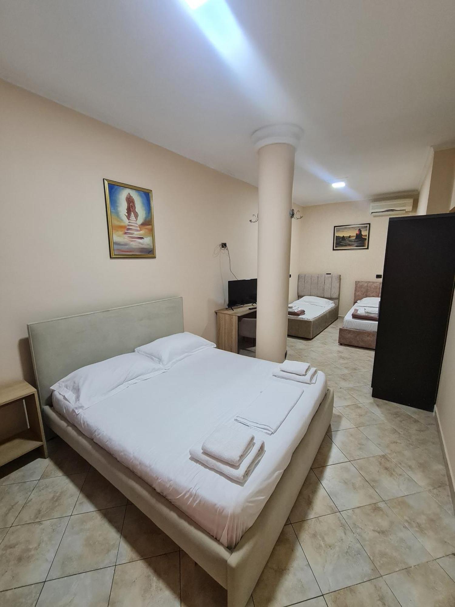 Hotel La Villa Тирана Екстер'єр фото
