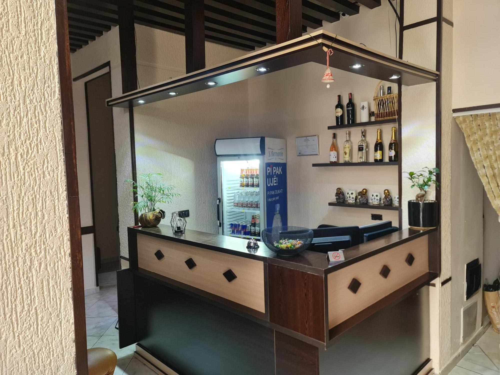 Hotel La Villa Тирана Екстер'єр фото