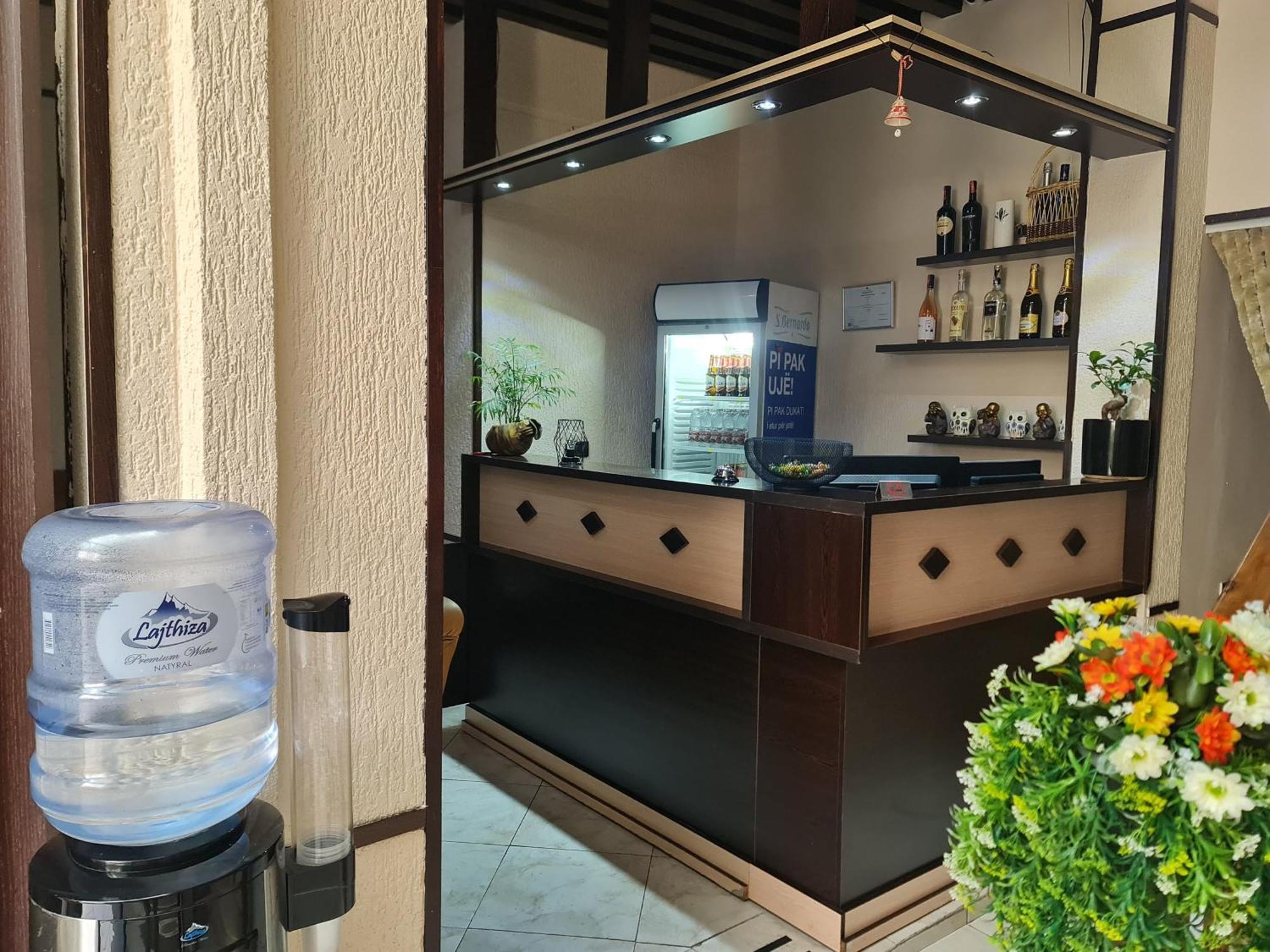 Hotel La Villa Тирана Екстер'єр фото