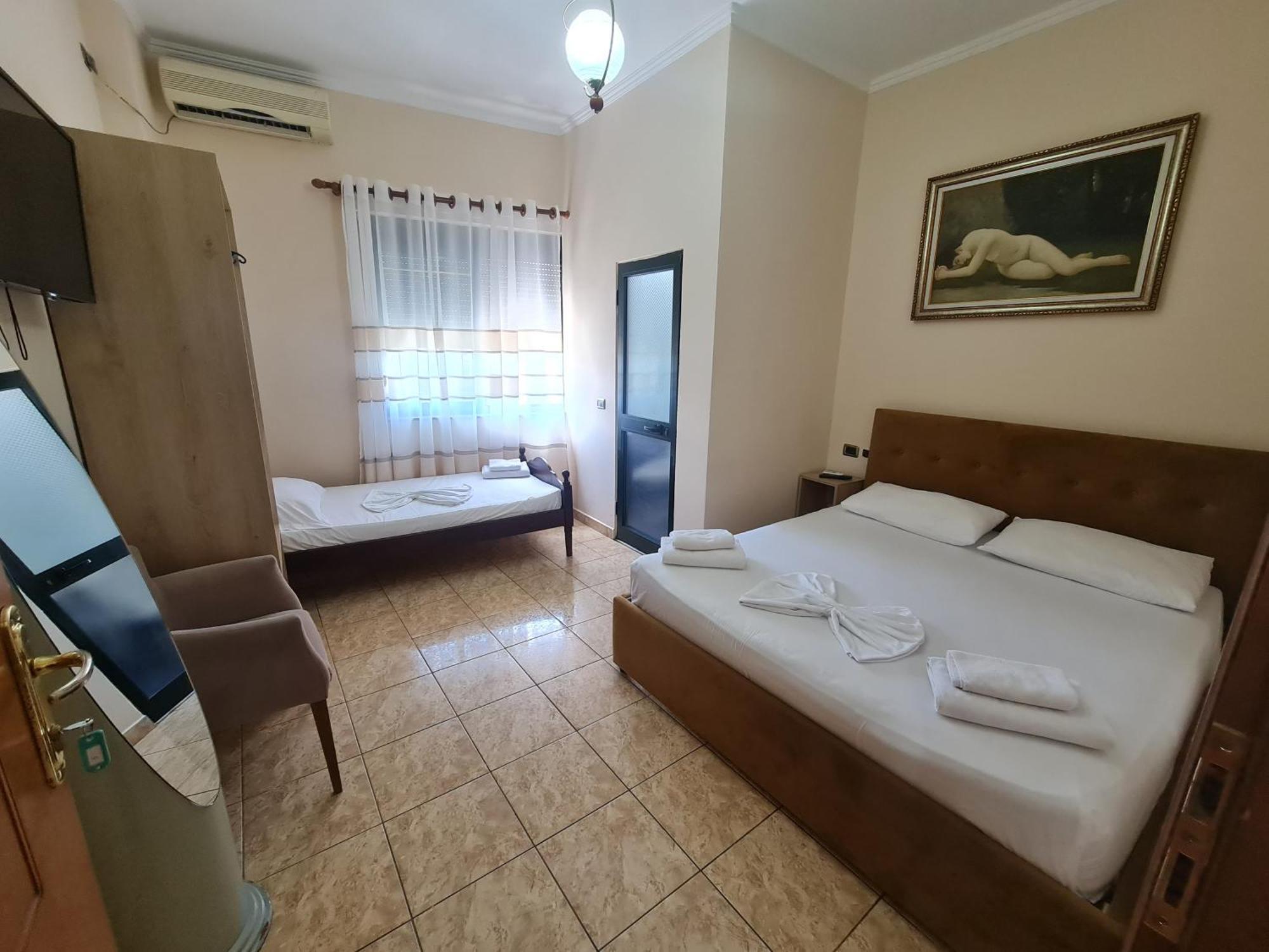 Hotel La Villa Тирана Екстер'єр фото