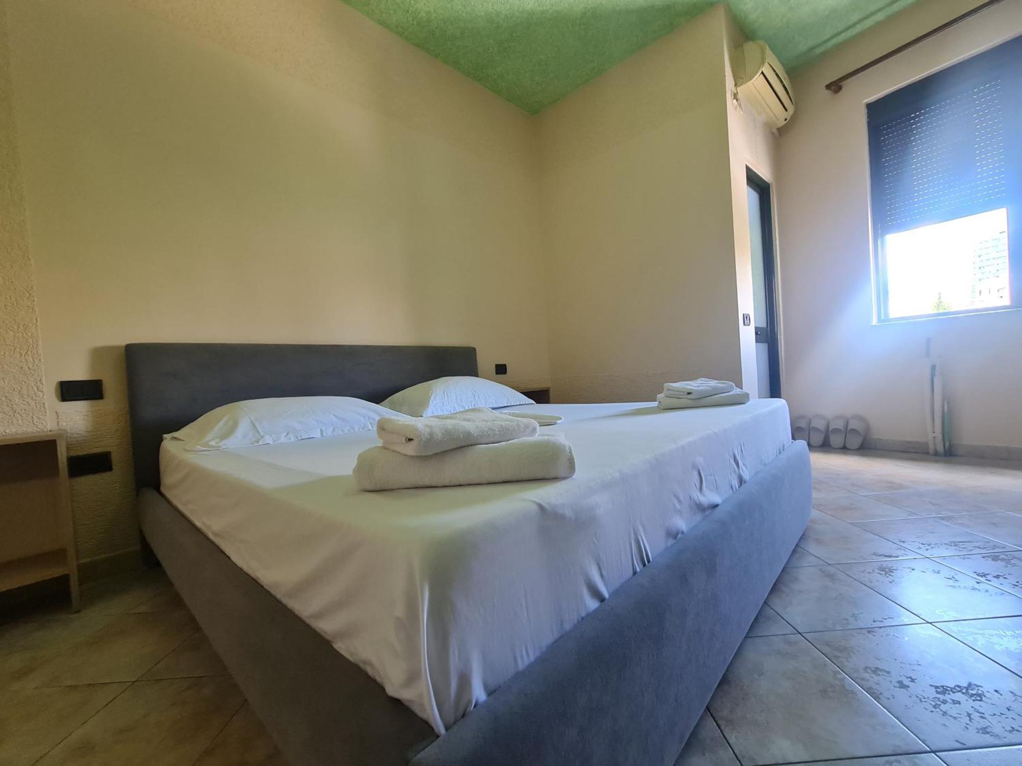 Hotel La Villa Тирана Екстер'єр фото