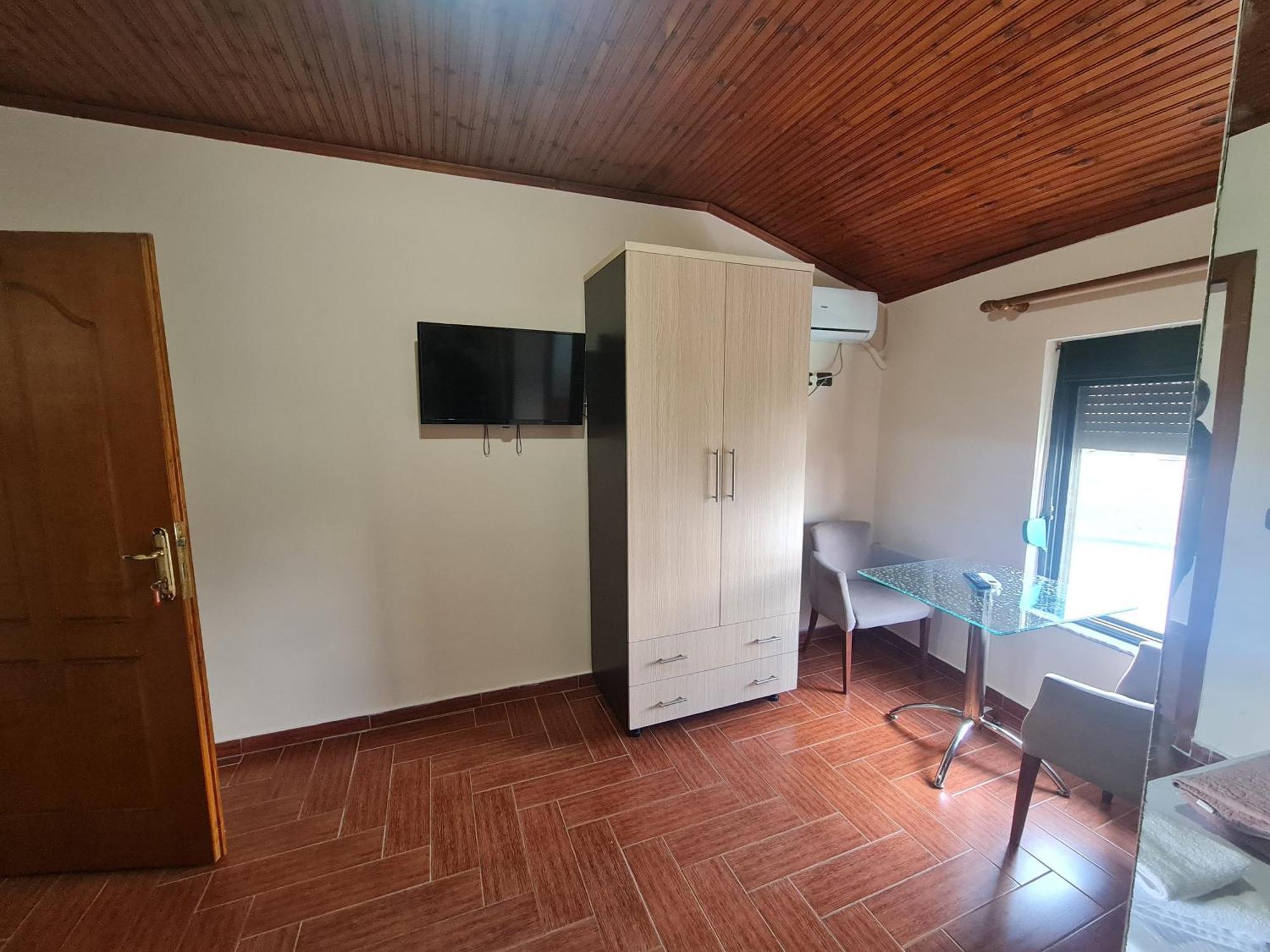 Hotel La Villa Тирана Екстер'єр фото