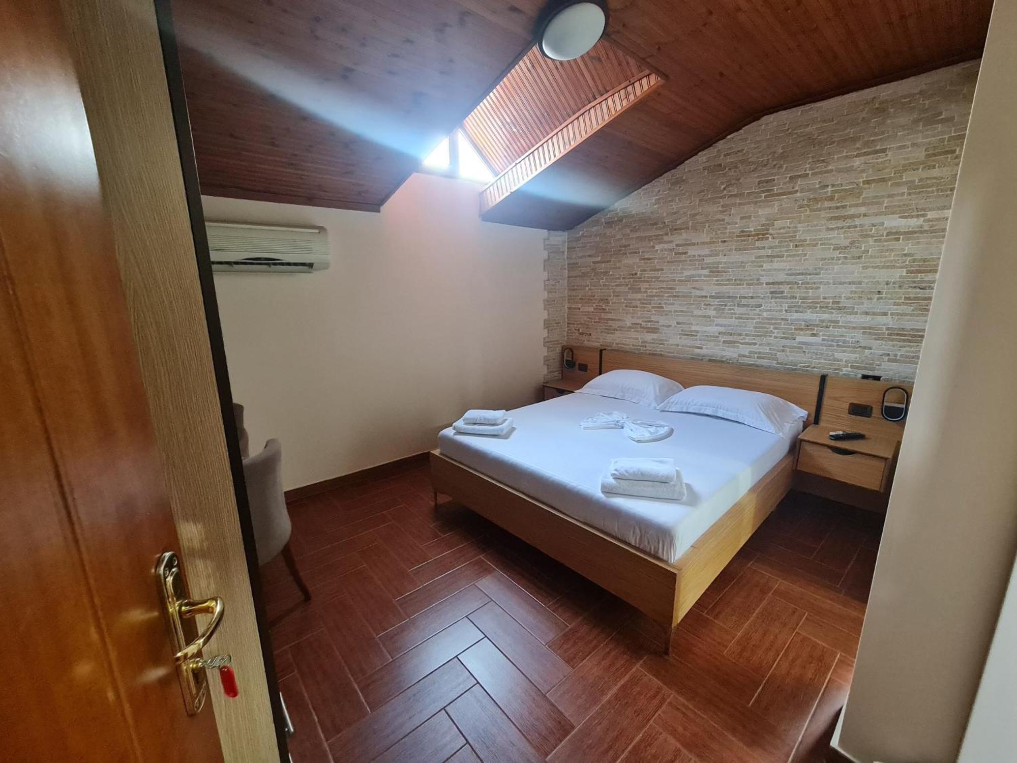 Hotel La Villa Тирана Екстер'єр фото