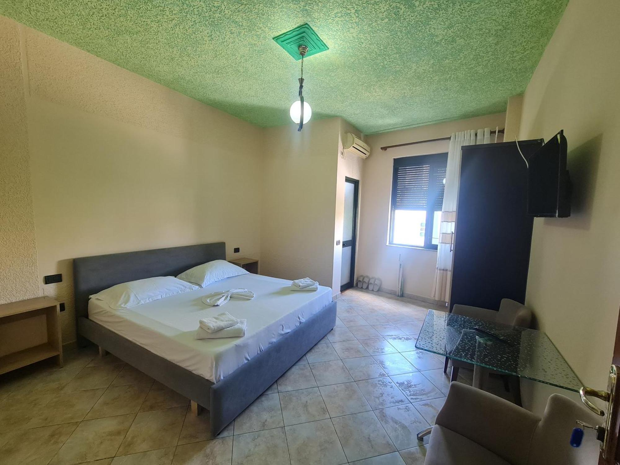 Hotel La Villa Тирана Екстер'єр фото