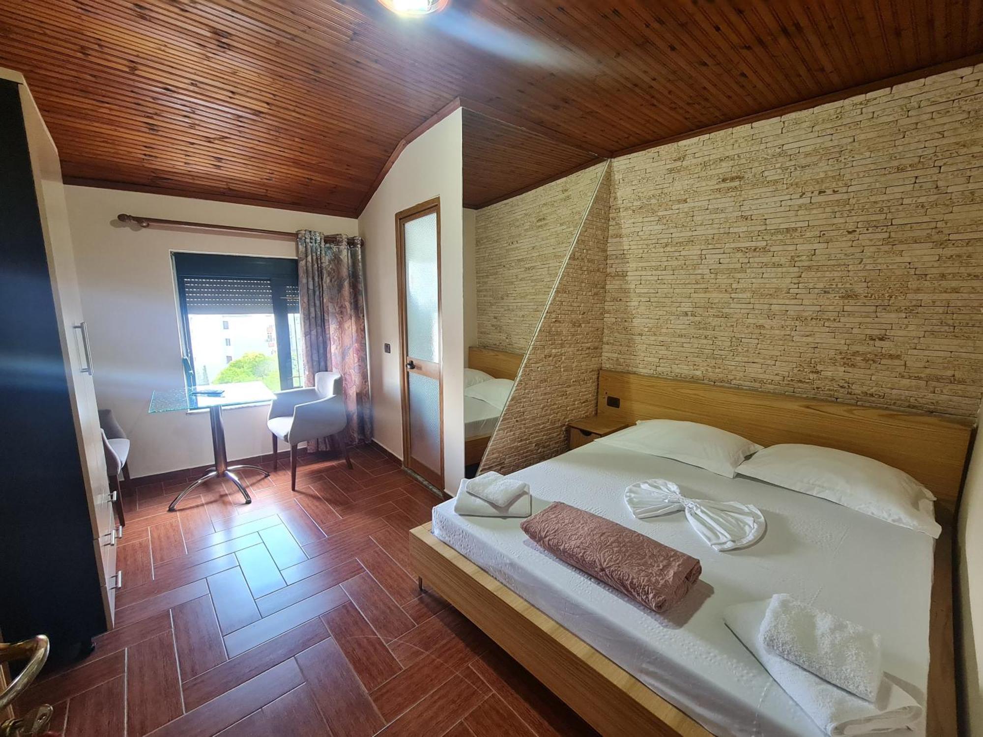 Hotel La Villa Тирана Екстер'єр фото