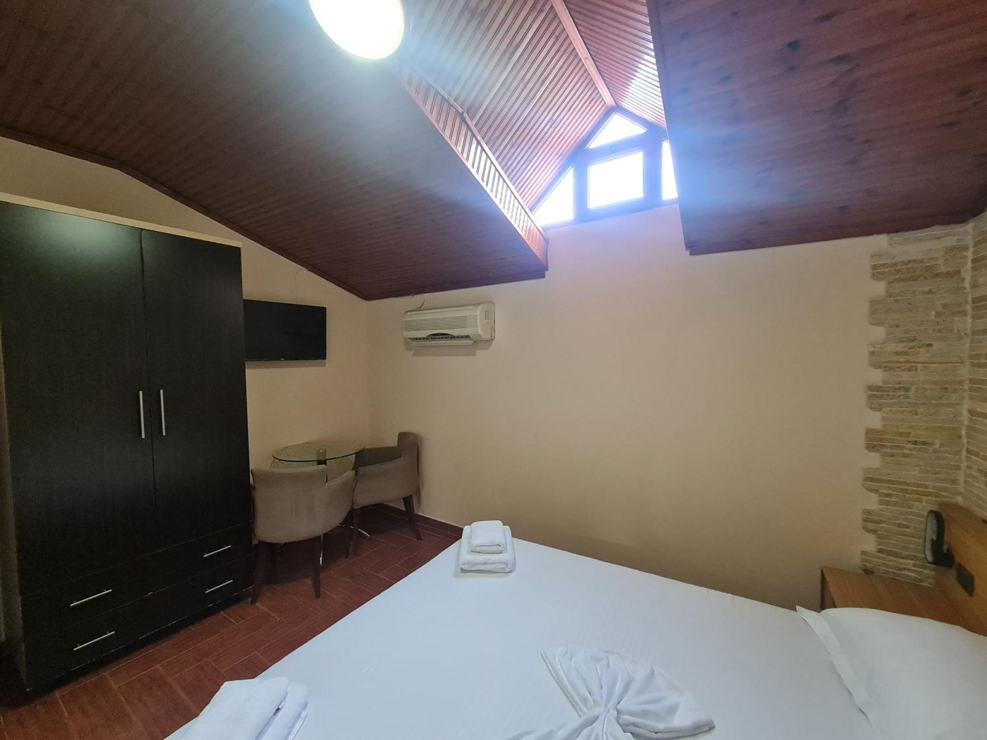 Hotel La Villa Тирана Екстер'єр фото