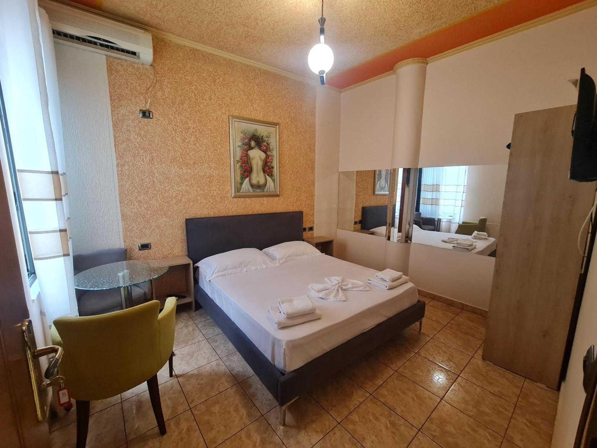 Hotel La Villa Тирана Екстер'єр фото