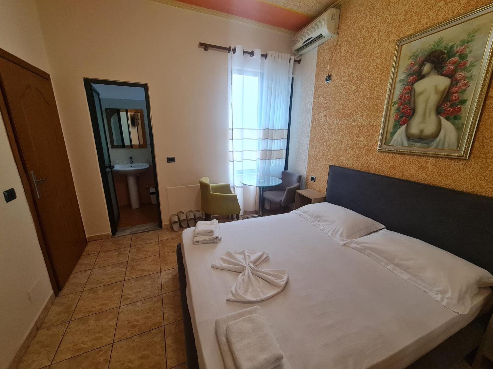 Hotel La Villa Тирана Екстер'єр фото