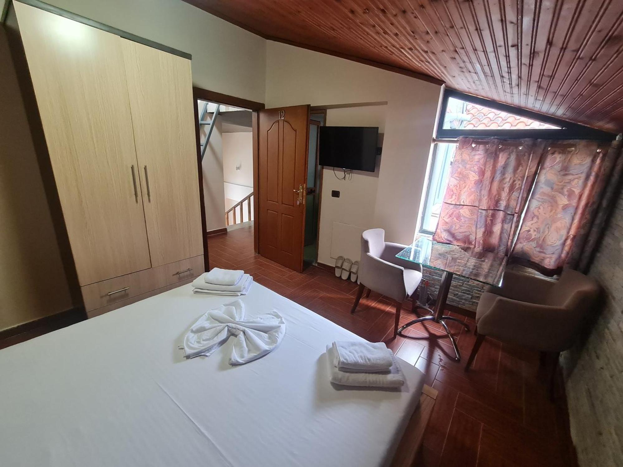 Hotel La Villa Тирана Екстер'єр фото
